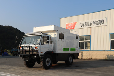 四驅(qū)平頭排半2070越野旅居車_東風(fēng)153越野底盤改裝_越野房車個性化定制