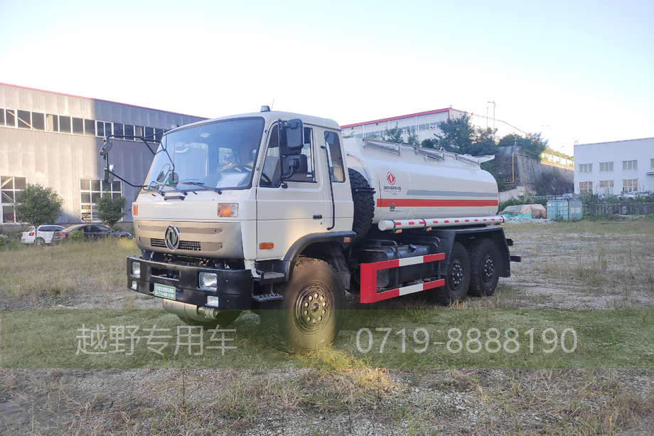 東風六驅(qū)EQ2102加油車 6立方米加運油車 190馬力越野運油車出口
