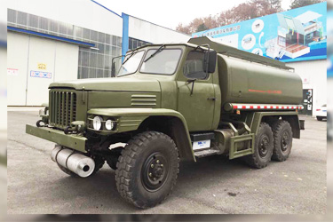 六驅(qū)EQ2082加運油車配置_東風6×6尖頭專用車底盤報價_大容量移動加油機罐車售出口