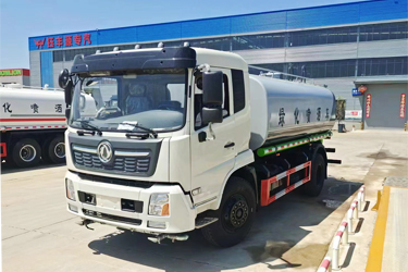 定制型15m3平頭4×2灑水車廠家_東風新款190馬力運水罐車_前5噸后10噸專用車