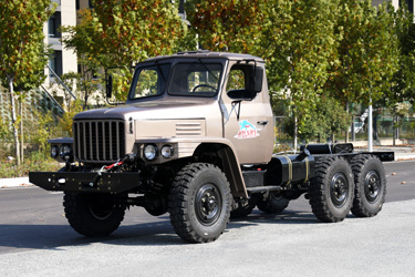 EQ2082E6D運(yùn)兵車長(zhǎng)頭經(jīng)典款_東風(fēng)6×6尖頭240載貨車_六驅(qū)長(zhǎng)頭單排軍車銷售